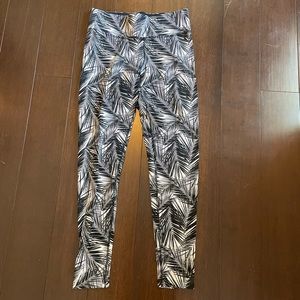 3/$15 Victoria’s Secret Pink patterned yoga active legging size small